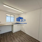 CONTENEDOR DE OFICINA 2,4 x 6,4 M CON BANO Y COCINA