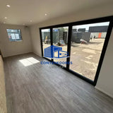CONTENEDOR DE OFICINA 6,4 X 2,4 M CON PUERTA PLEGABLE